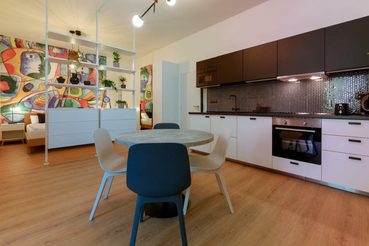 Avantgarde Apartments Plzen Bagian luar foto
